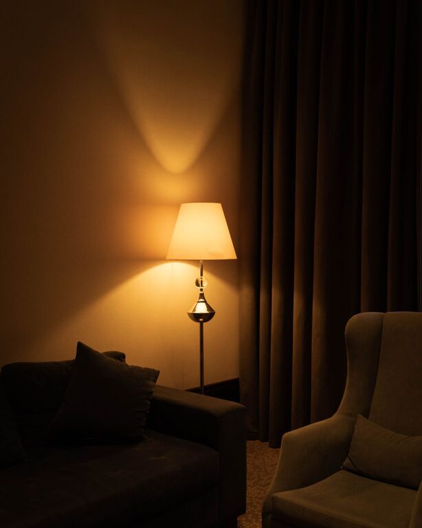 Easy Tips for Creating a Cozy and Inviting Home Atmosphere